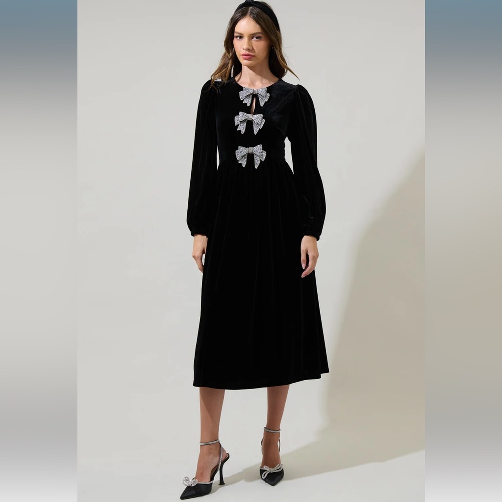 ❌SOLD❌NWT Sugarlips velvet bow dress size small